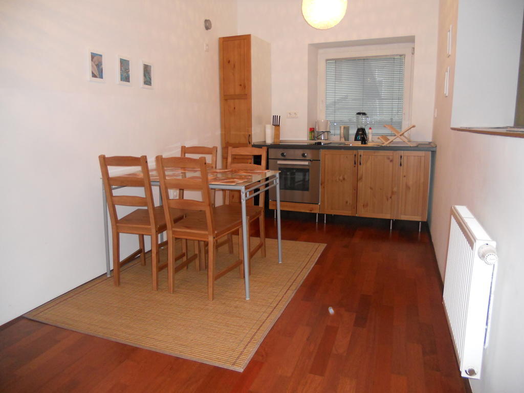 Guba Apartment Maribor Center Room photo